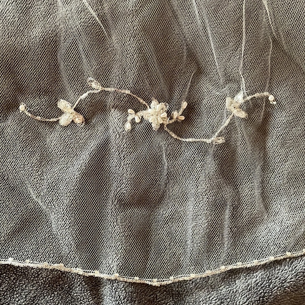 Veil with beading - Picture 3 of 9